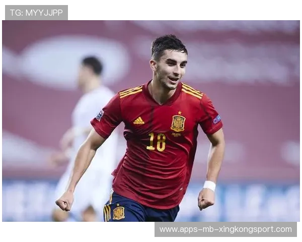 费兰托雷斯外线内切脚弓传中制造绝佳机会：足球场上的华丽一刻